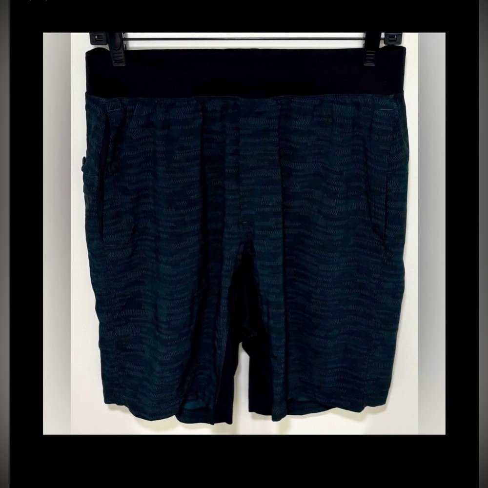 Lululemon T.H.E. Short Linerless 9"  Shorts Black & Green Colors Size M